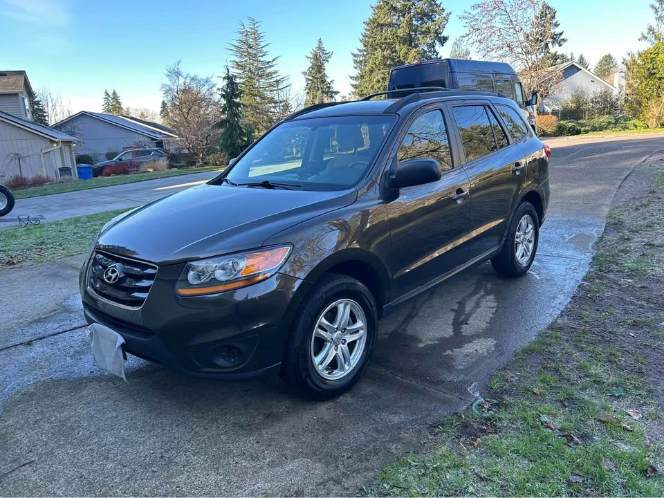 2011 Hyundai Santa Fe - Image 9 of 12