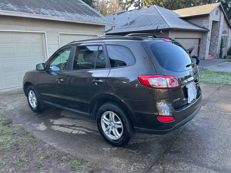 2011 Hyundai Santa Fe - Image 7 of 12