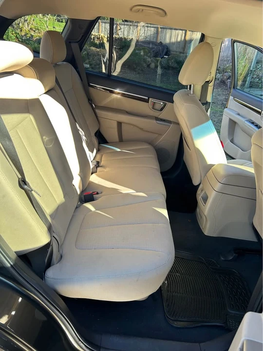 2011 Hyundai Santa Fe - Image 11 of 12