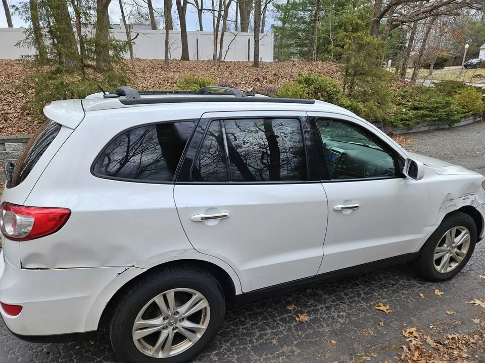 2011 Hyundai Santa Fe - Image 5 of 9