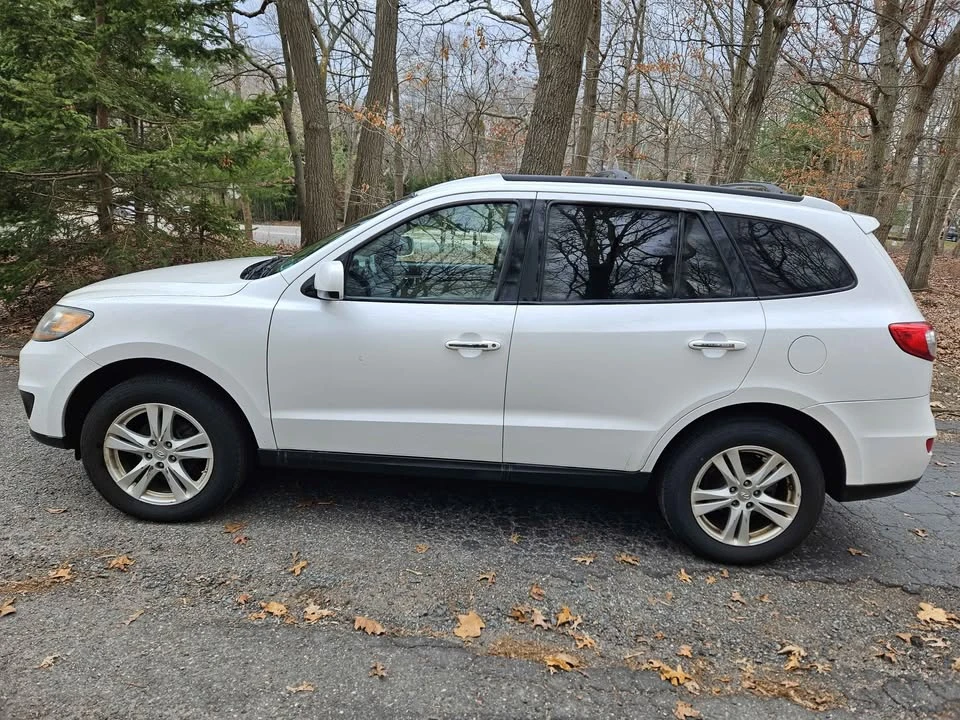 2011 Hyundai Santa Fe - Image 2 of 9
