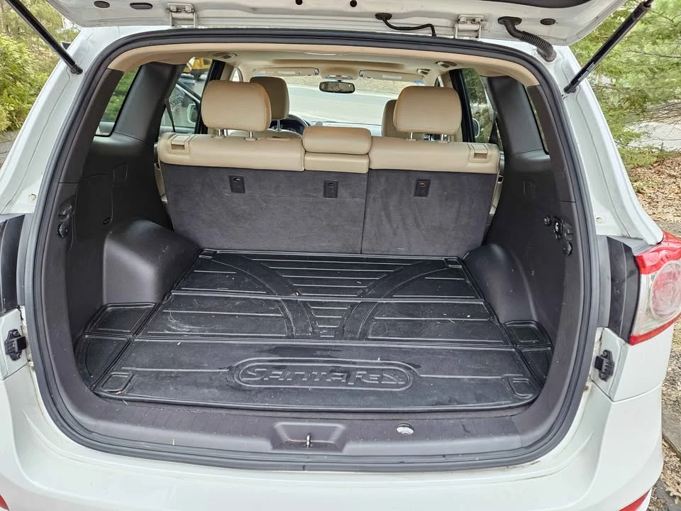 2011 Hyundai Santa Fe - Image 4 of 9