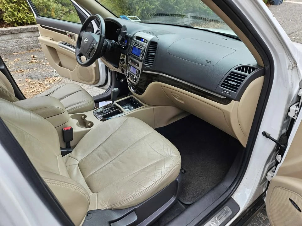 2011 Hyundai Santa Fe - Image 8 of 9