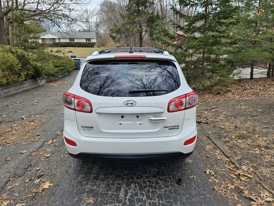 2011 Hyundai Santa Fe - Image 3 of 9