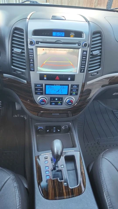 2011 Hyundai Santa Fe - Image 14 of 20