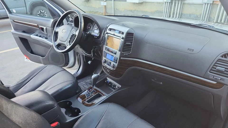 2011 Hyundai Santa Fe - Image 12 of 20