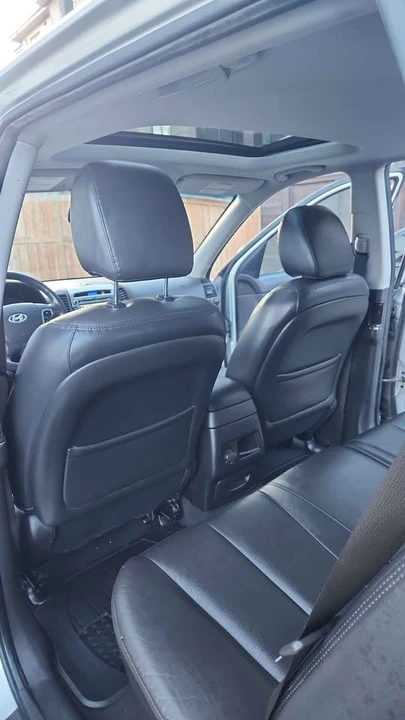 2011 Hyundai Santa Fe - Image 18 of 20
