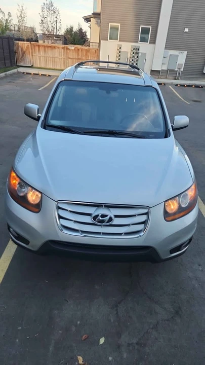 2011 Hyundai Santa Fe - Image 8 of 20