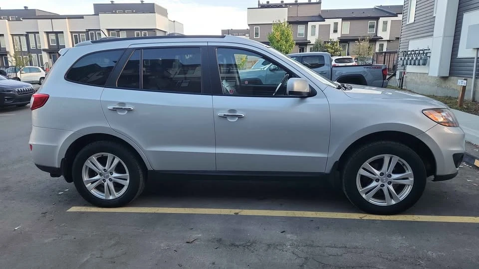 2011 Hyundai Santa Fe - Image 5 of 20