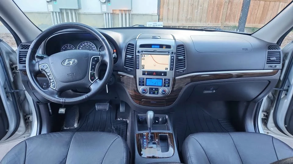 2011 Hyundai Santa Fe - Image 16 of 20