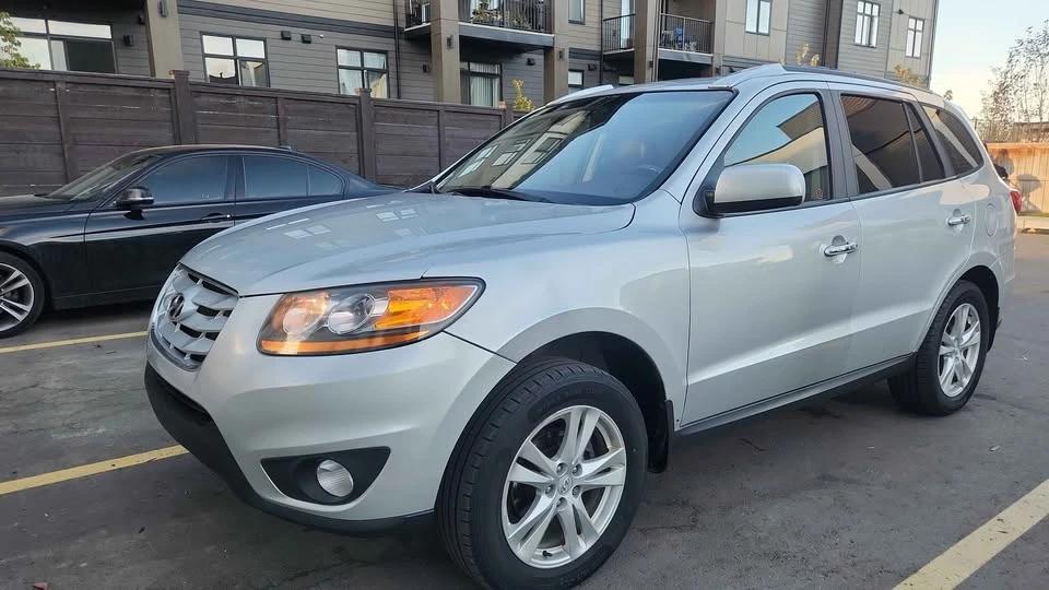 2011 Hyundai Santa Fe - Image 2 of 20