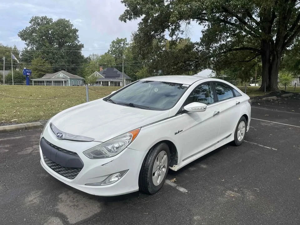 2011 Hyundai Sonata - Image 2 of 7