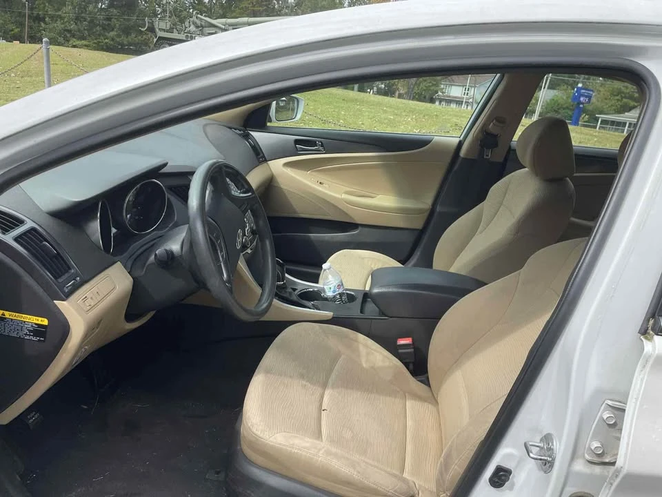 2011 Hyundai Sonata - Image 5 of 7