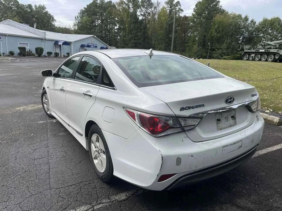 2011 Hyundai Sonata - Image 4 of 7