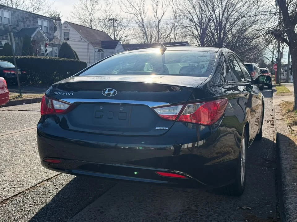 2011 Hyundai Sonata - Image 4 of 11