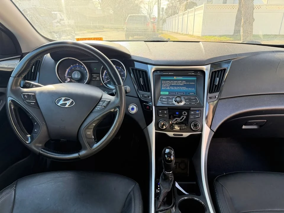 2011 Hyundai Sonata - Image 2 of 11