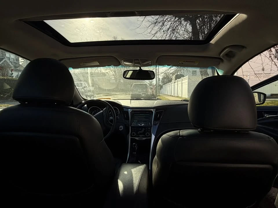 2011 Hyundai Sonata - Image 10 of 11
