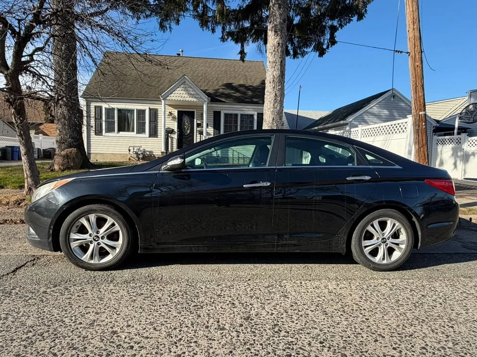 2011 Hyundai Sonata - Image 3 of 11
