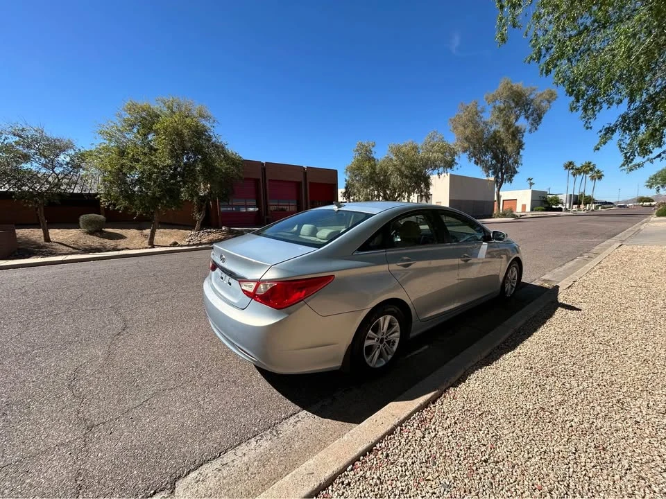 2011 Hyundai Sonata - Image 9 of 12
