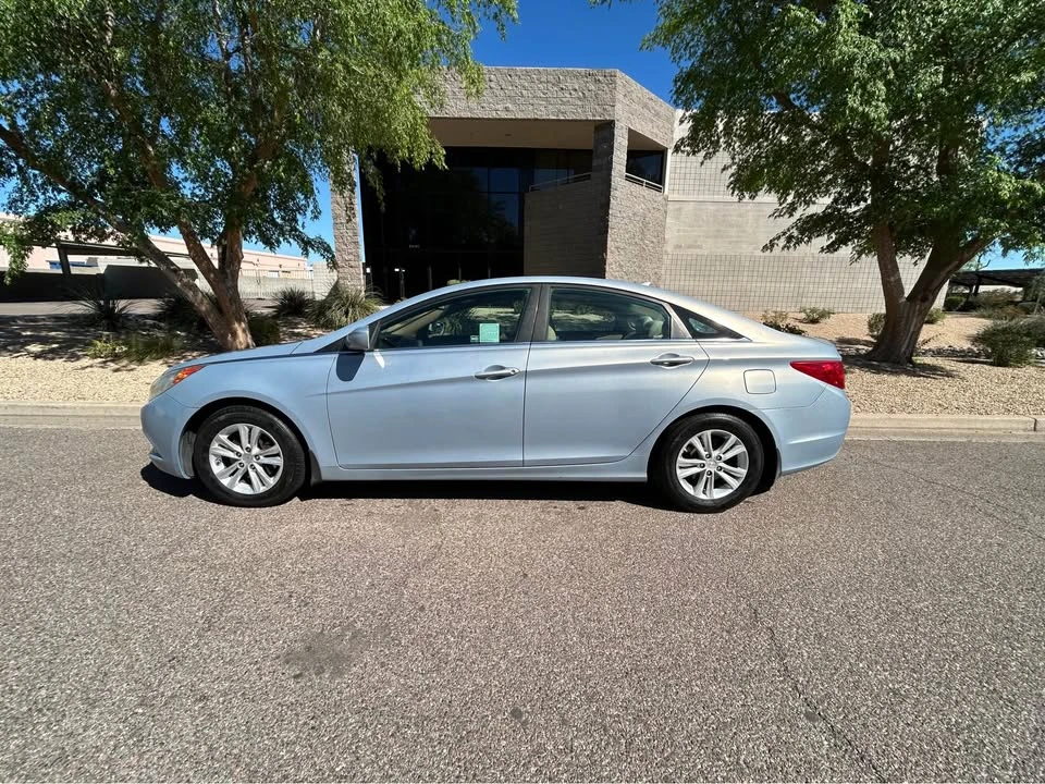 2011 Hyundai Sonata - Image 11 of 12