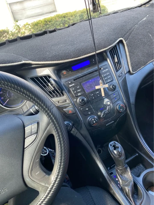 2011 Hyundai Sonata - Image 2 of 7