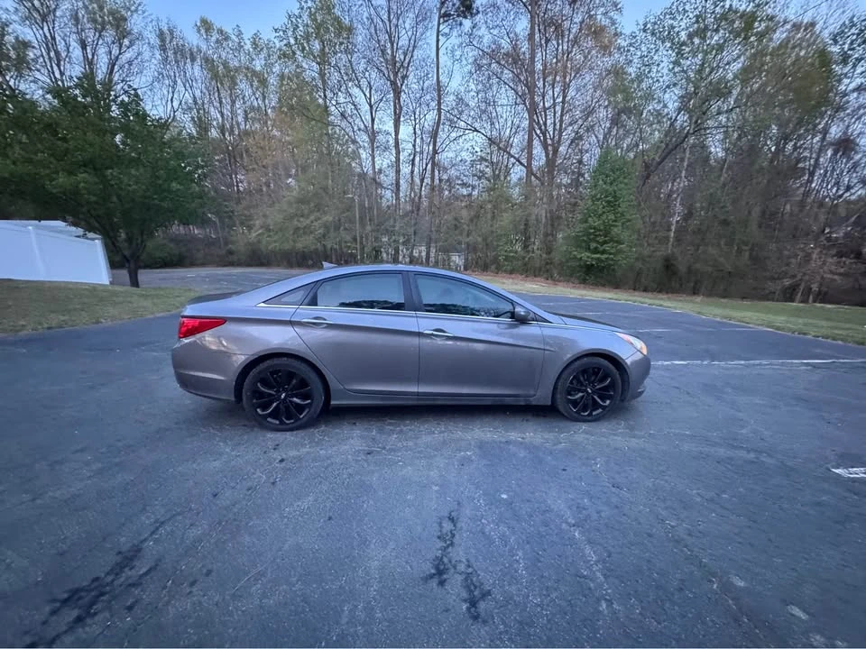 2011 Hyundai Sonata - Image 4 of 14