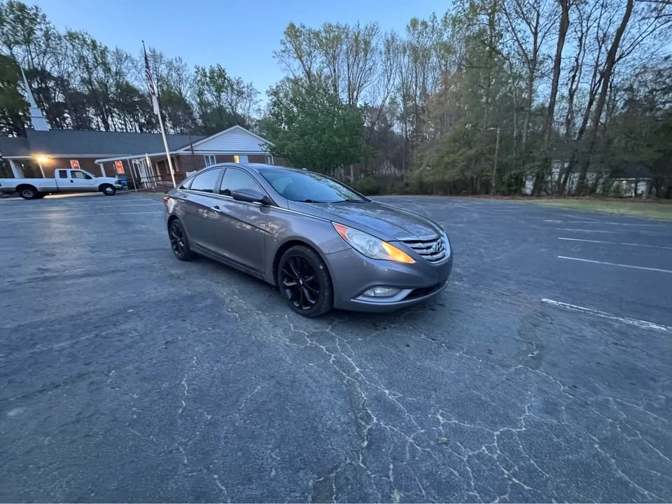2011 Hyundai Sonata - Image 6 of 14
