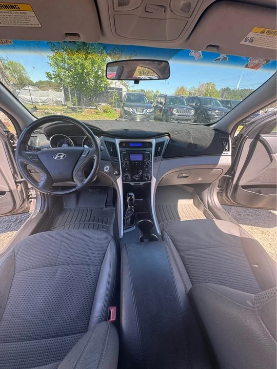 2011 Hyundai Sonata - Image 13 of 14