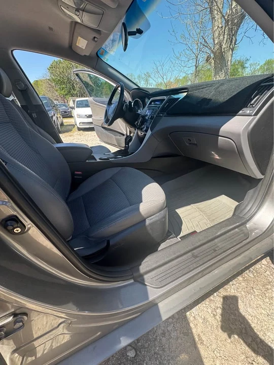 2011 Hyundai Sonata - Image 12 of 14