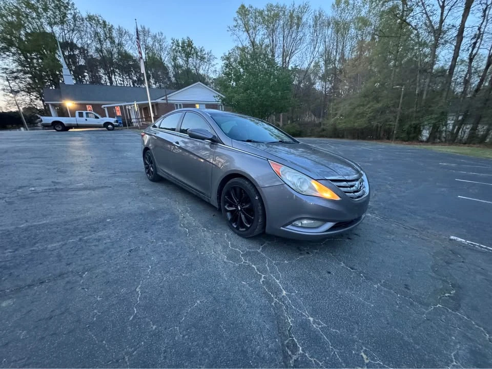2011 Hyundai Sonata - Image 7 of 14