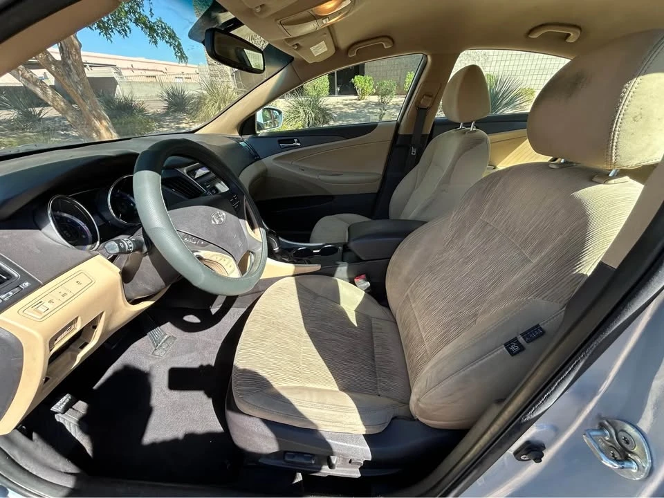 2011 Hyundai Sonata - Image 2 of 12