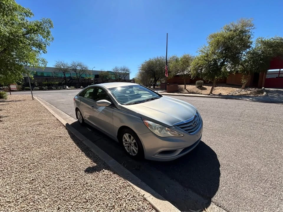 2011 Hyundai Sonata - Image 7 of 12