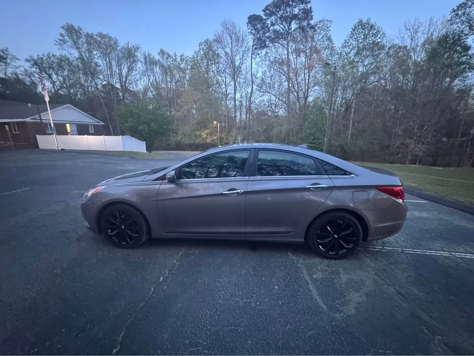 2011 Hyundai Sonata - Image 9 of 14