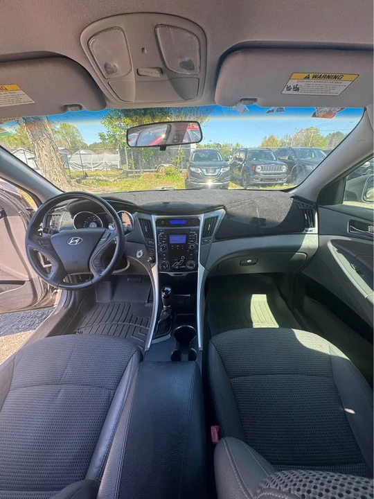 2011 Hyundai Sonata - Image 11 of 14