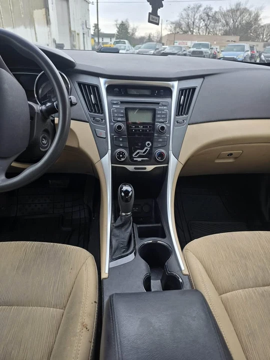 2011 Hyundai Sonata - Image 15 of 19