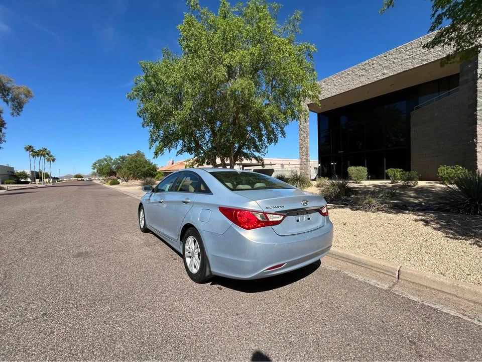2011 Hyundai Sonata - Image 8 of 12