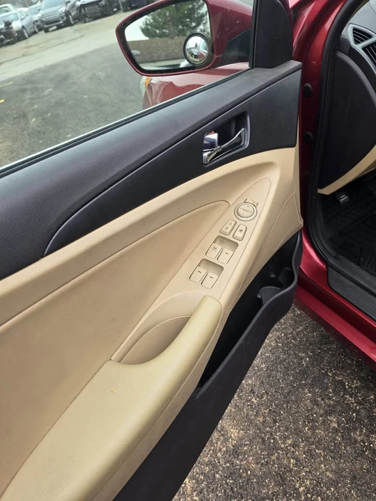 2011 Hyundai Sonata - Image 10 of 19
