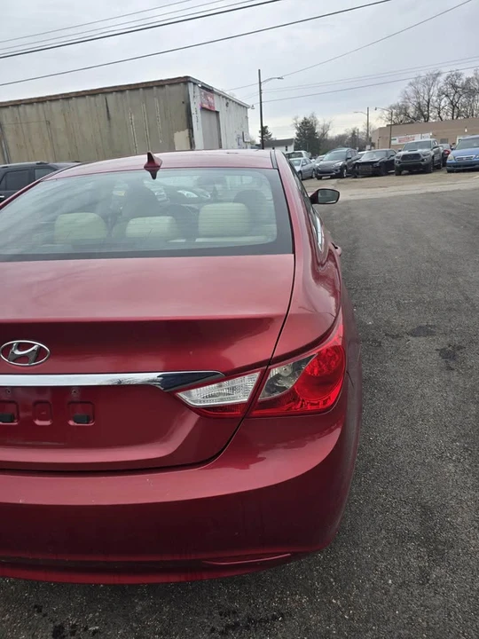 2011 Hyundai Sonata - Image 16 of 19