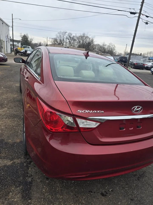 2011 Hyundai Sonata - Image 14 of 19