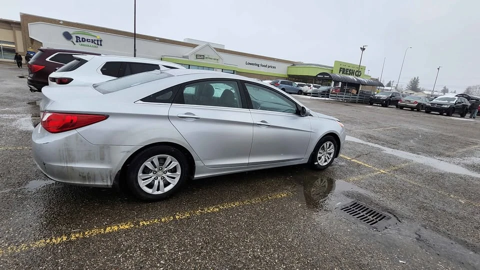 2011 Hyundai Sonata - Image 2 of 6