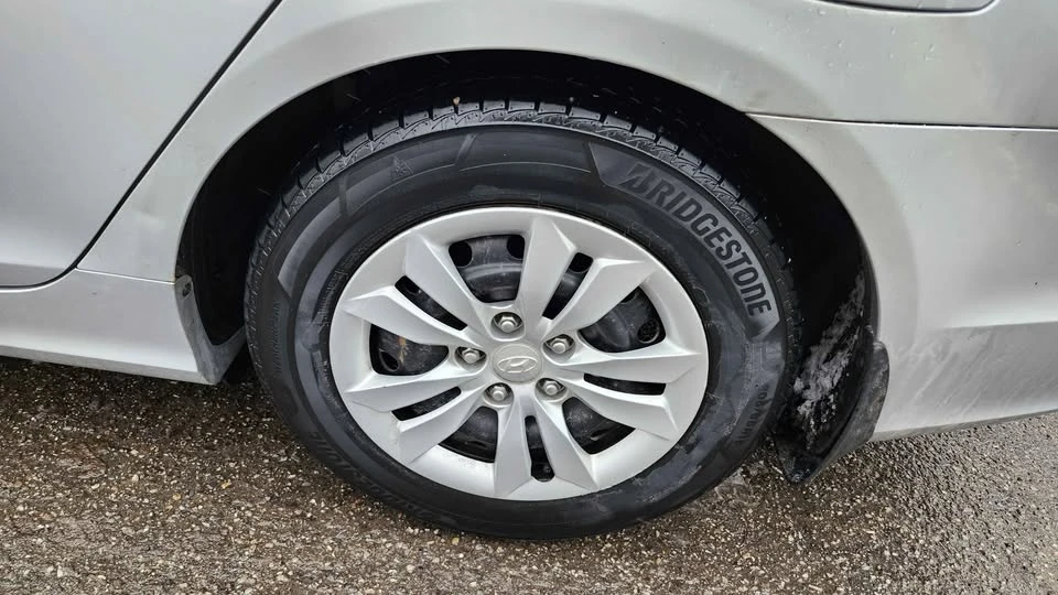 2011 Hyundai Sonata - Image 4 of 6