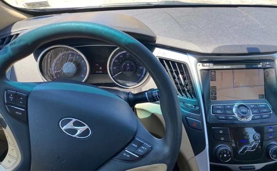 2011 Hyundai Sonata - Image 13 of 15