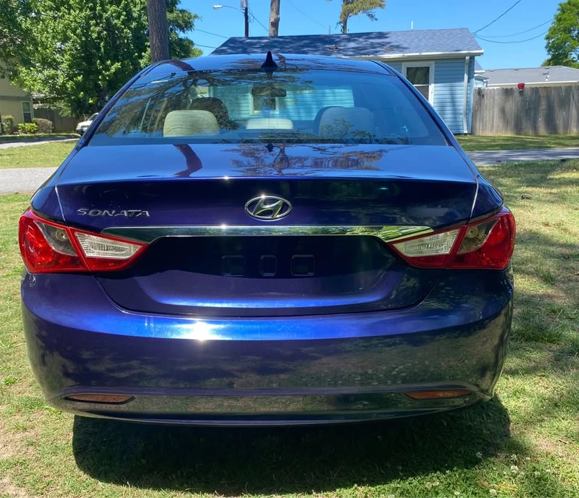2011 Hyundai Sonata - Image 10 of 15