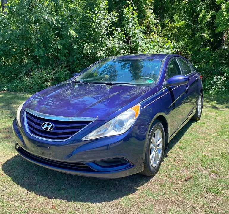 2011 Hyundai Sonata - Image 2 of 15