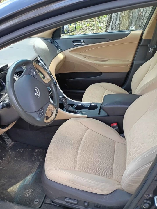 2011 Hyundai Sonata - Image 6 of 8