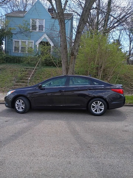 2011 Hyundai Sonata - Image 5 of 8