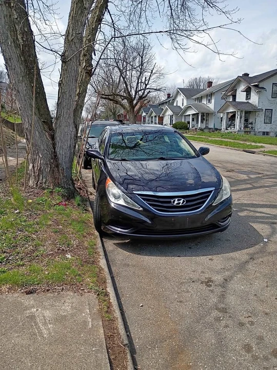 2011 Hyundai Sonata - Image 2 of 8