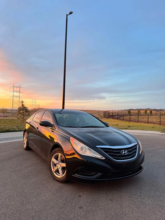 2011 Hyundai Sonata - Image 3 of 4
