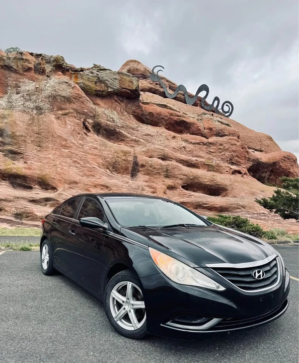 2011 Hyundai Sonata - Image 2 of 4