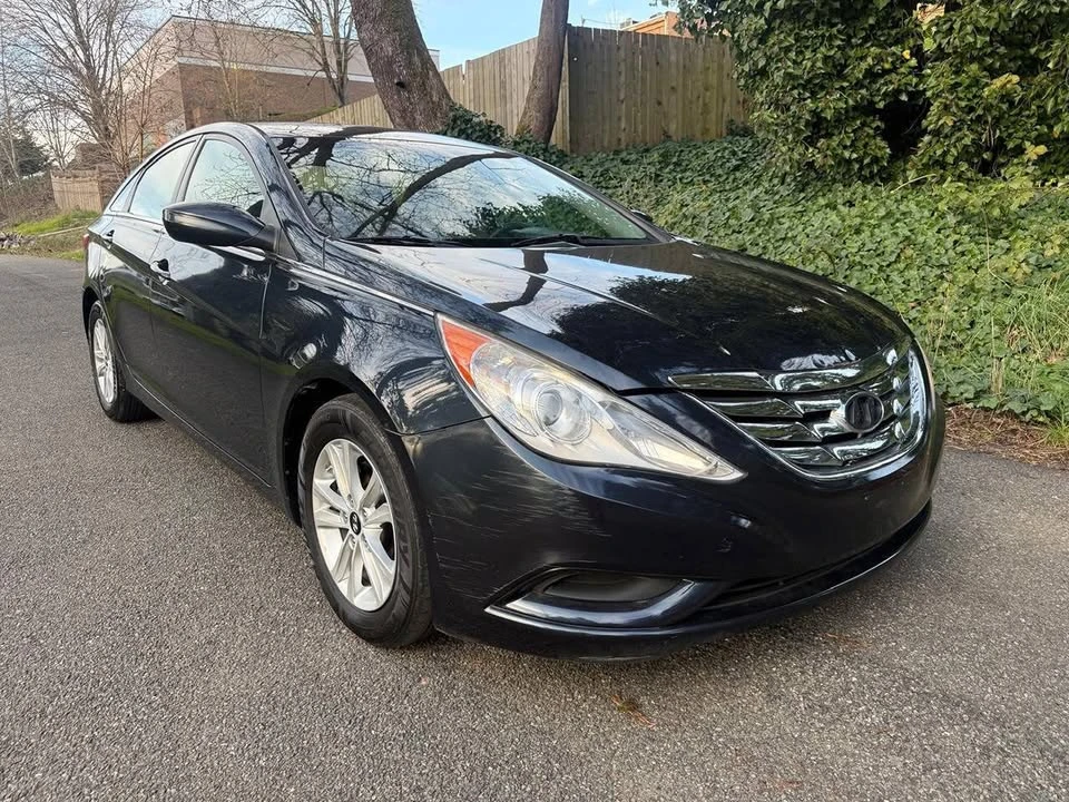 2011 Hyundai Sonata - Image 3 of 12